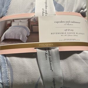 cupcakes & cashmere Reversible Gauze Blanket - Soft Blue